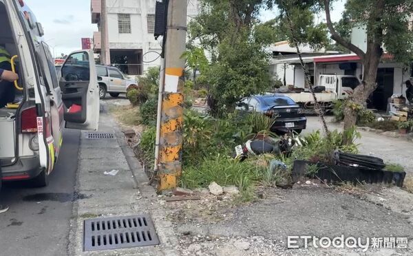 ▲騎士自撞倒地後30分無人發現，送醫不治。（圖／記者楊晨東翻攝）