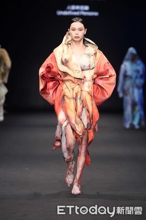 ▲崑大時尚系參與「2025時裝設計新人獎」，以專業展演成為全場亮點。（記者林東良翻攝，下同）