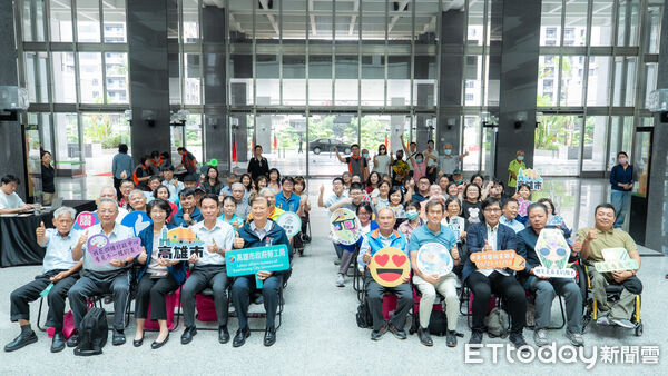 ▲▼身障藝術家聯展             。（圖／記者陳宏瑞翻攝）