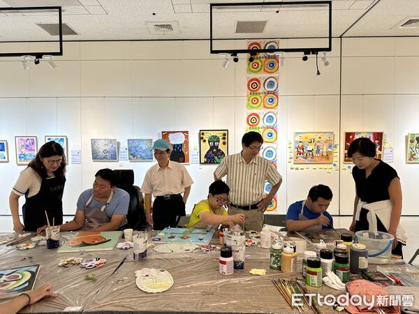 ▲「2025畫圈圈美術獎」將於台中教育大學登場，學生作品以繽紛色彩描繪生命與夢想。（圖／記者游瓊華翻攝）