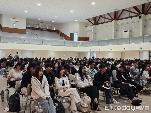 ▲▼移民署前進弘光科大向外籍生宣導人口販運真相及詐騙手法。（圖／移民署提供，下同）