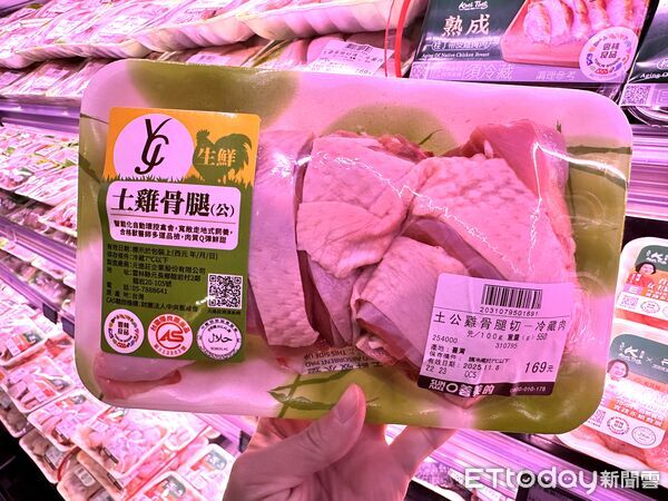 ▲▼全聯與雲林縣「雲林良品」合作「立冬土雞節」，推廣具安心履歷、可溯源標章的雞肉產品。（圖／記者林育綾攝）