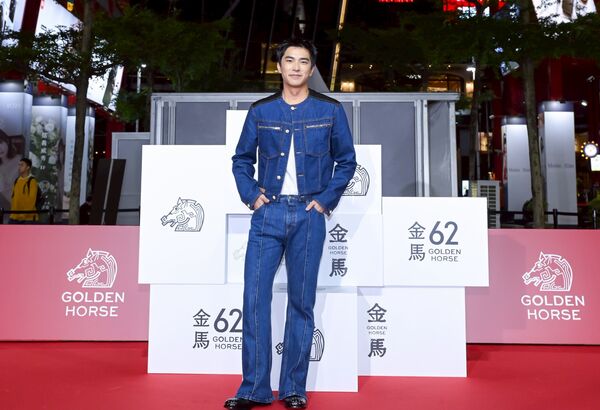 ▲《大濛》擔任金馬影展開幕片，導演陳玉勳，監製葉如芬、李烈，率演員柯煒林、方郁婷、9ｍ88、曾敬驊一同出席開幕儀式。（圖／金馬執委會提供）