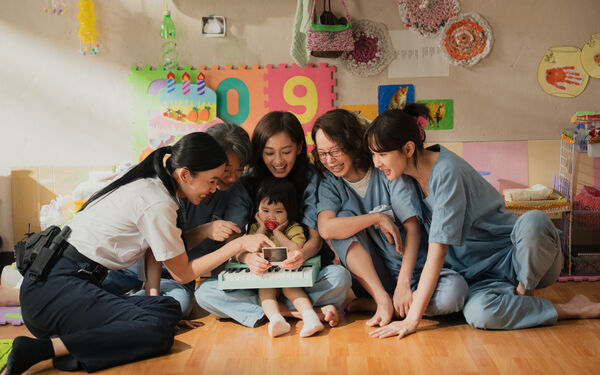 ▲《陽光女子合唱團》陳意涵、翁倩玉、鍾欣凌、安心亞、孫淑媚、苗可麗、陳庭妮以及新人何曼希。（圖／壹壹喜喜提供）