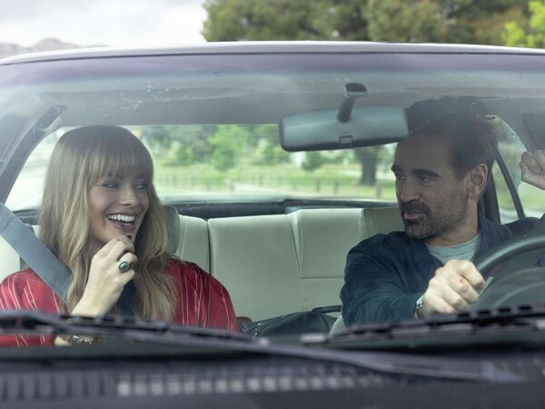 ▲瑪格羅比自曝拍吻戲前嘴饞吃派，與柯林法洛場面尷尬。（圖／CATCHPLAY+提供）