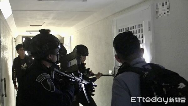 ▲台南市刑大執行「安居緝毒」專案，跨縣市查緝依託咪酯販毒集團。（記者林東良翻攝，下同）