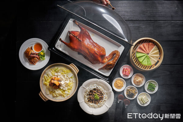 ▲購買神仙燒鵝四吃券，可加購限定粵亮廣式料理靓皮烤鴨2吃劵，1張1,999元。（圖／六福萬怡提供）