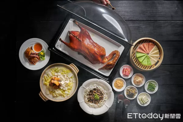 ▲購買神仙燒鵝四吃券，可加購限定粵亮廣式料理靓皮烤鴨2吃劵，1張1,999元。（圖／六福萬怡提供）