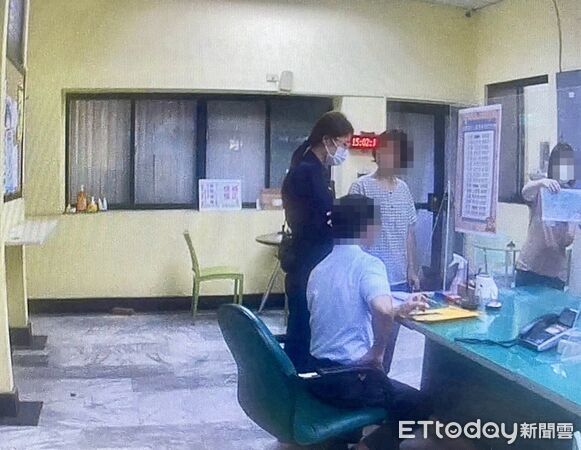 ▲黃男遭詐團以「低利貸款」誘騙辦理房產抵押，安平警到場即時攔阻。（記者林東良翻攝，下同）