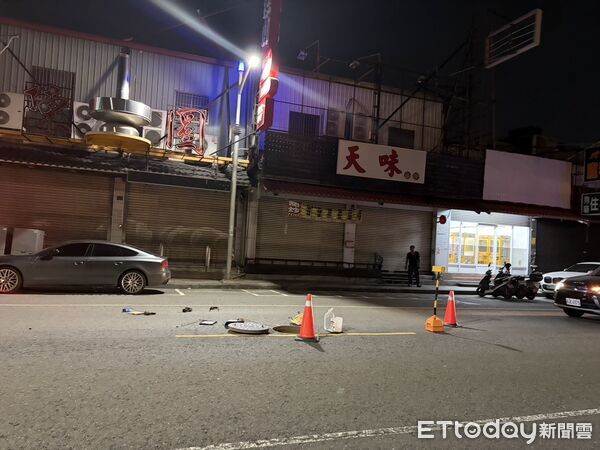 ▲▼深夜施工險送命！鳳山工人遭自小客撞飛　左腳骨折倒地送醫。（圖／記者賴文萱翻攝）