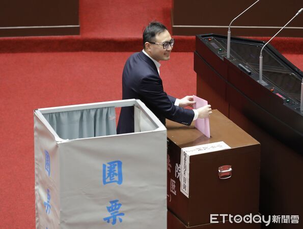 ▲▼立法院7日院會就行政院所提NCC委員進行同意權投票，在國民黨民眾黨人數優勢下，政院版本NCC委員全數遭到封殺。（圖／記者湯興漢攝）