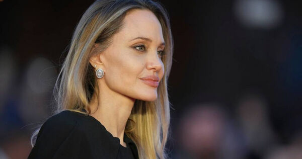 外傳裘莉親自到徵兵辦公室了解隨行人員狀況，未干涉官方程序。（圖／達志／美聯社）