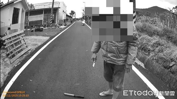 ▲花蓮竊盜通緝犯持刀劫車，棄車逃逸中。（圖／記者王兆麟翻攝，下同）