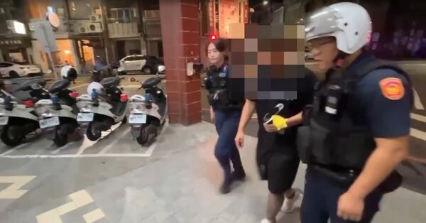 ▲台南一處路口發生汽機車擦撞，雙方進而爆發口角股體衝突。（圖／翻攝自社會事新聞影音）