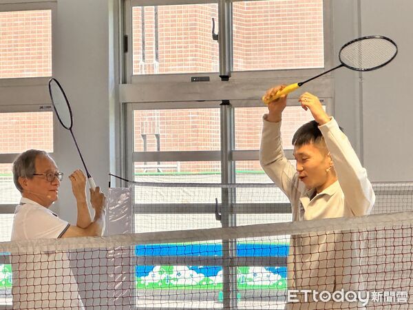 ▲▼文化部長李遠、運動部長李洋組成羽球雙打隊伍，宣告「遠洋合作」正式啟航，文化幣與青春動滋券首度合作加碼。（圖／記者林育綾攝）