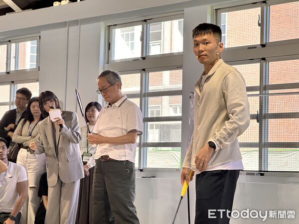 ▲▼文化部長李遠、運動部長李洋組成羽球雙打隊伍，宣告「遠洋合作」正式啟航，文化幣與青春動滋券首度合作加碼。（圖／記者林育綾攝）