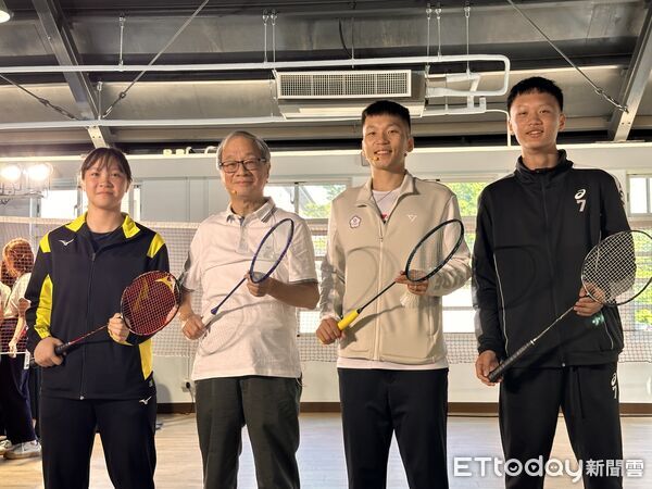 ▲▼文化部長李遠、運動部長李洋組成羽球雙打隊伍，宣告「遠洋合作」正式啟航，文化幣與青春動滋券首度合作加碼。（圖／記者林育綾攝）