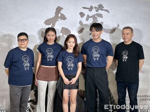 ▲《大濛》導演陳玉勳、監製李烈、葉如芬、演員柯煒林、方郁婷、9m88。（圖／記者許靖騏攝）