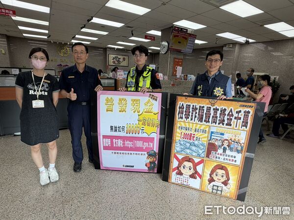 ▲潮州警分局副分局長龔明昌率員到金融機構宣導打詐。（圖／記者陳崑福翻攝）