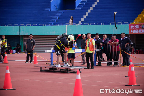 ▲▼花蓮縣義消第三大隊以堅強實力在火災搶救項目勇奪佳績，在團體賽與個人項目中皆有亮眼表現。（圖／花蓮消防局提供，下同）