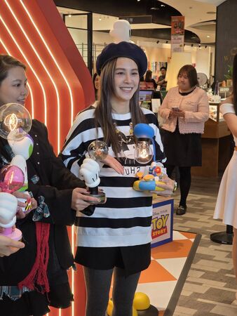 ▲黃國倫(左起)寇乃馨與黃小柔今日出席活動。（圖／記者葉文正攝）