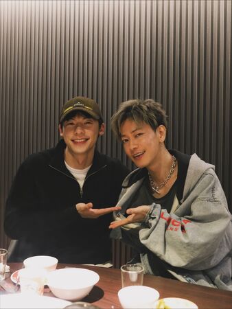 ▲同是「亞洲男神」的佐藤健，驚喜與許光漢夢幻合體。（圖／翻攝自IG）