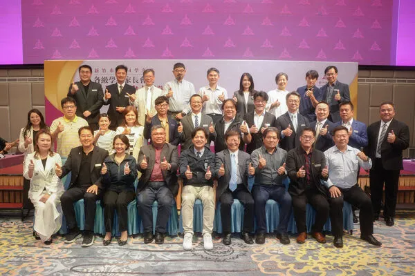 ▲新竹市政府昨(6)日舉辦「114學年度各級學校家長會長當選證書授證典禮」。（圖／新竹市政府提供）