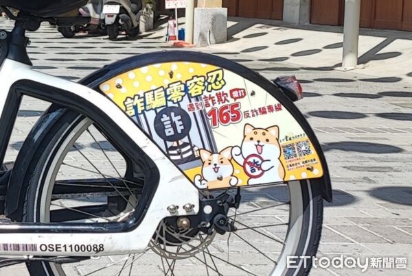 ▲活潑的柴語錄與雲檢Mirai卡通形象吸引民眾目光，讓防詐宣導更親民有趣。（圖／記者游瓊華翻攝）