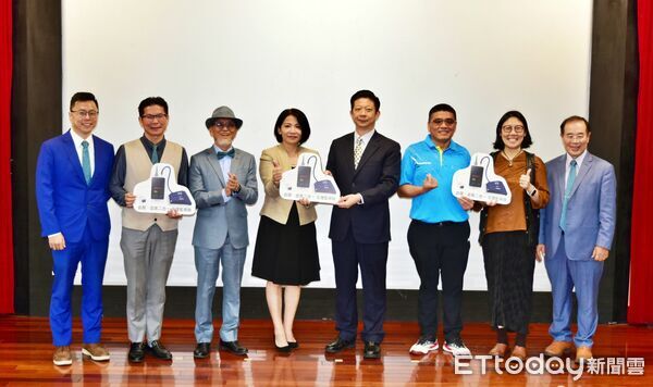 ▲新莊五扶輪社捐生理監視器 助基隆強化救護能量。（圖／記者郭世賢翻攝）