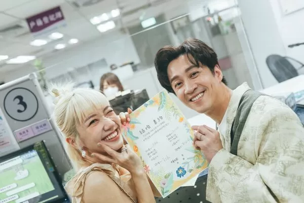 ▲▼Lulu、陳漢典終於登記結婚了。（圖／天地合娛樂、民間友人提供）