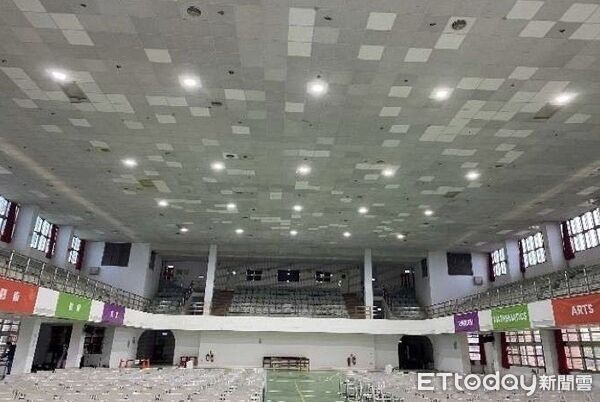 ▲▼  嘉市國中小五成輕鋼架天花板掉落 議員要求市府全面公開盤點   。（圖／郭定緯服務處提供）