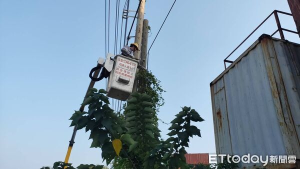 ▲▼ 鳳凰颱風恐襲台！台電高雄「警戒升級」　變電所擋水、抽水機待命。（圖／記者賴文萱翻攝）