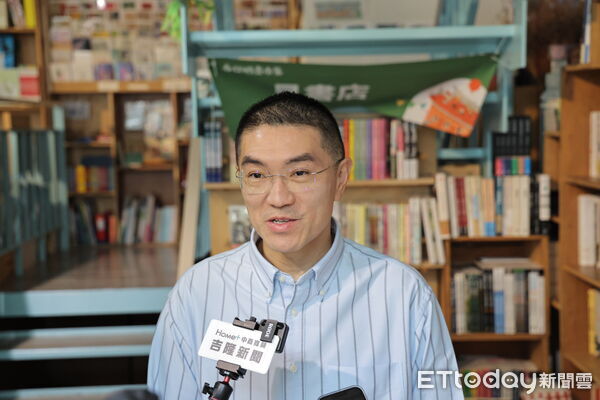 ▲見書店帶動地方創生 謝國樑力挺文化深耕。（圖／記者郭世賢翻攝）