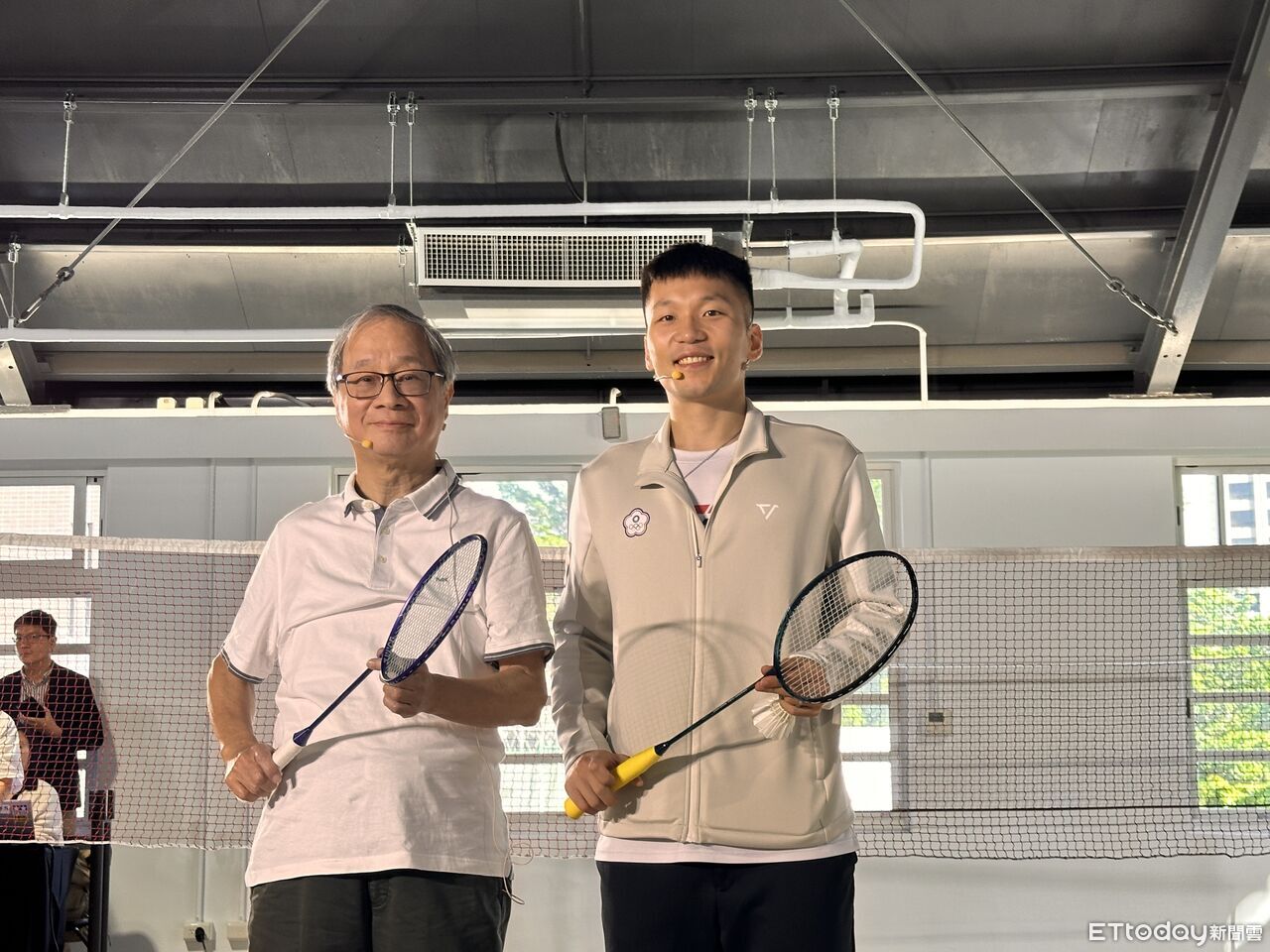李遠、李洋組隊跟高中生打羽球 「文化幣+動滋券」加碼送300