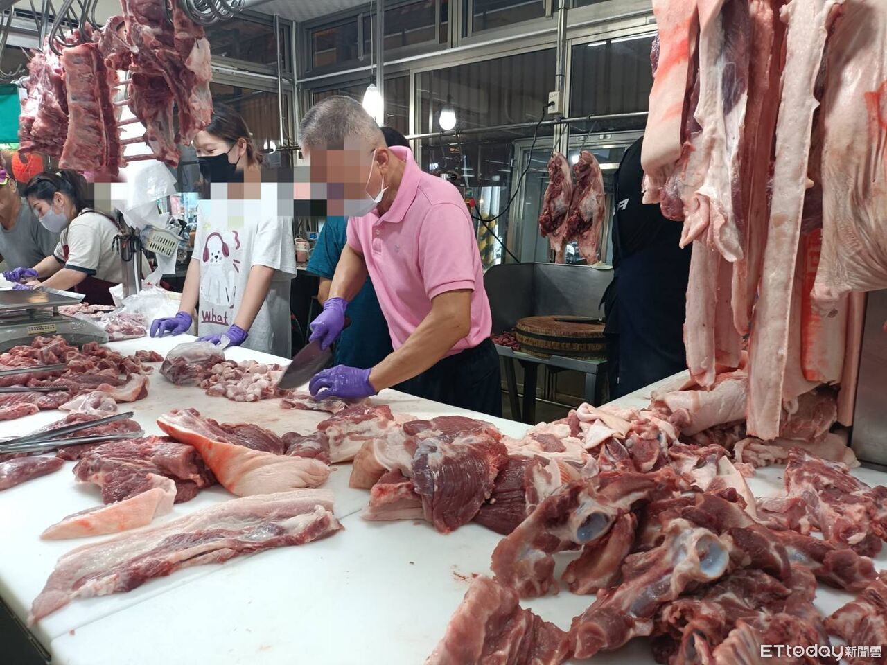 立冬進補黃昏市場現搶購人潮　主婦嗨翻：終於有新鮮豬肉可買