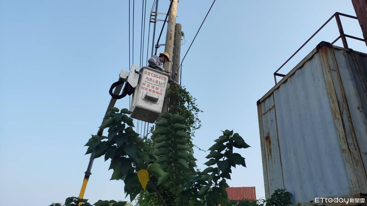鳳凰颱風來襲！台電高雄「警戒升級」　變電所擋水、抽水機待命