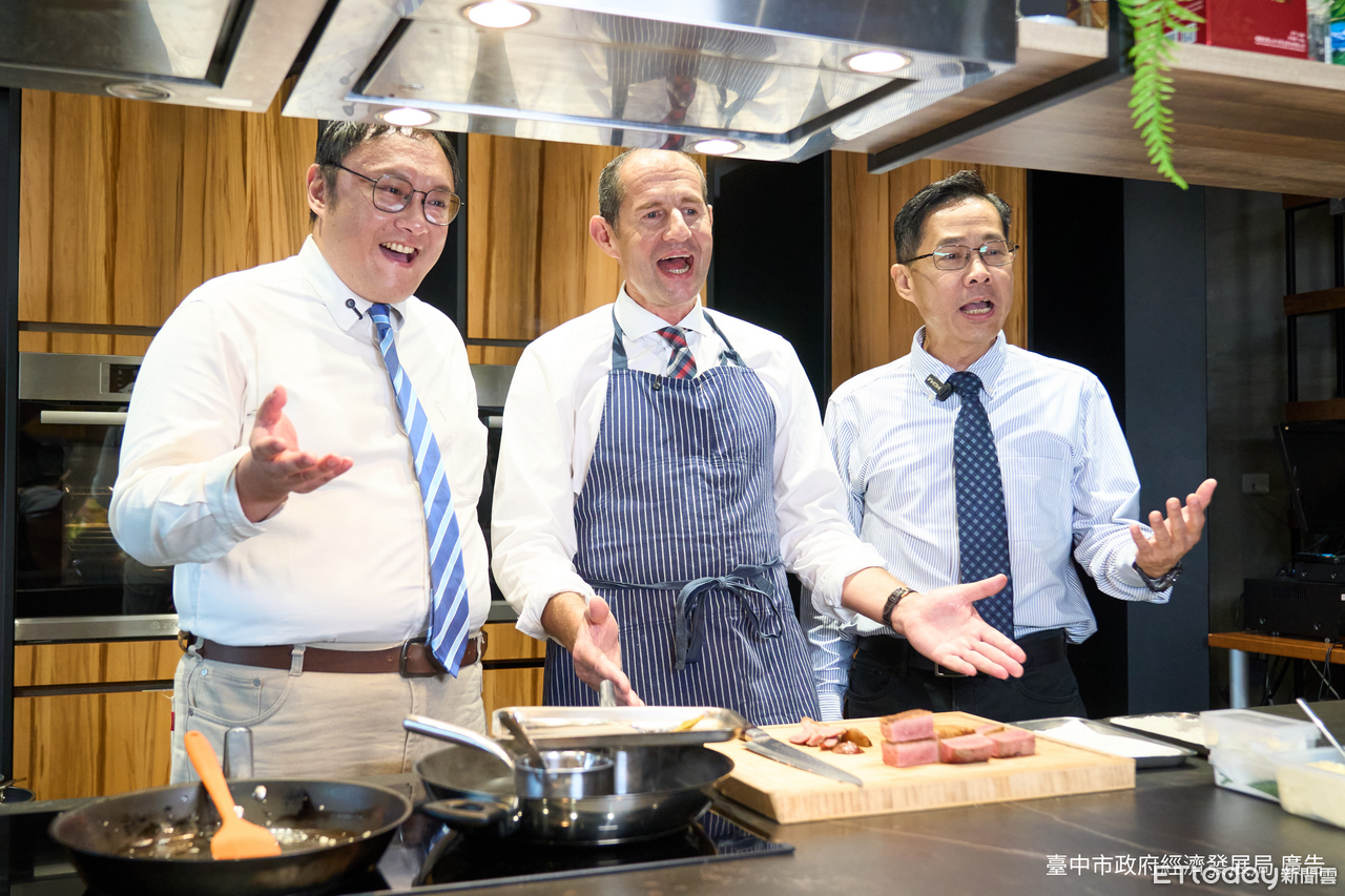 歐洲視角看台中！谷力哲處長體驗購物節直呼：文化融合的味道