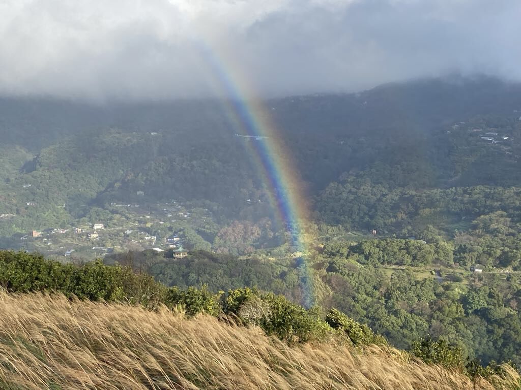 ▲▼文大教授周昆炫表示，陽明山在11月最容易看到彩虹，觀賞彩虹地點，則以紗帽山觀景台最佳。（圖／周昆炫提供）