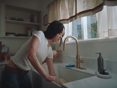 凱蒂佩芮新歌認情變！ 　歌詞吐心聲「OK繃貼滿破碎的心」：曾說服自己你會改