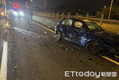 國3掉落金屬片！柳營段17車閃避不及輾壓　釀4車連環撞4傷