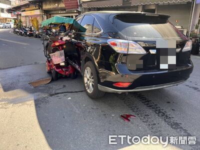 看護騎電動三輪車載她看病！休旅車切西瓜猛撞畫面曝　99歲嬤慘死