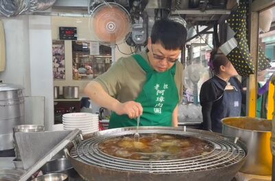 阿璋肉圓開市「買10送2」又見人龍　饕客解饞：終於吃到了！
