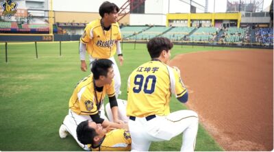 「排球中年」平野惠一玩瘋感謝祭 被眾將壓制虧:行走的遊戲規則