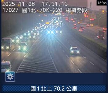 無牌自小客硬上五楊高架!拒警攔查一路逃 自撞護欄終被逮