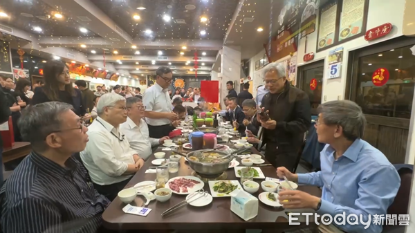 ▲▼黃仁勳吃劉家莊。（圖／記者林東良翻攝）