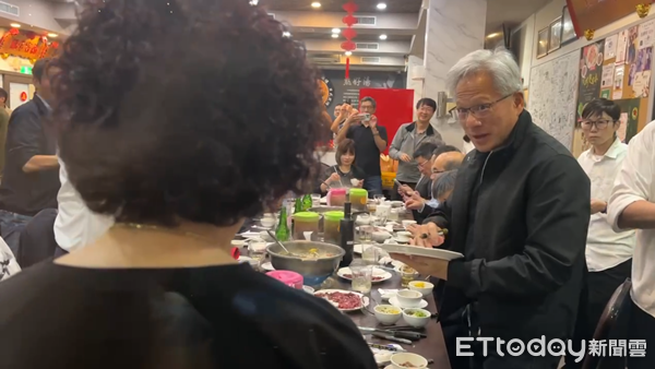 ▲▼黃仁勳吃劉家莊。（圖／記者林東良翻攝）