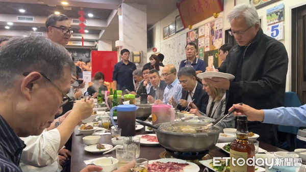 ▲▼黃仁勳吃劉家莊。（圖／記者林東良翻攝）