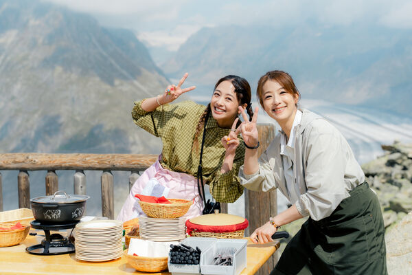 ▲嗨翻阿爾卑斯山《營業中》高海拔挑戰料理。賴雅妍(左起)、姚元浩、白安、吳映潔、郭泓志、莎莎、李玖哲。（圖／好看娛樂）