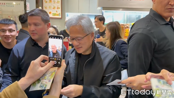 ▲▼黃仁勳現身莉莉水果店。（圖／記者林東良翻攝）