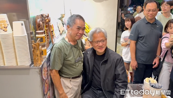 ▲▼黃仁勳現身莉莉水果店。（圖／記者林東良翻攝）